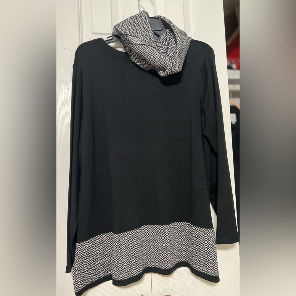 NWT Petite XL Sweater with Scarf Black White